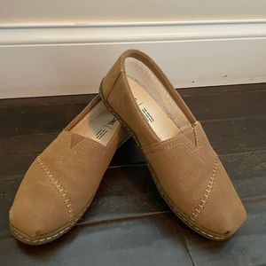 Tom’s Sued Slip Ons